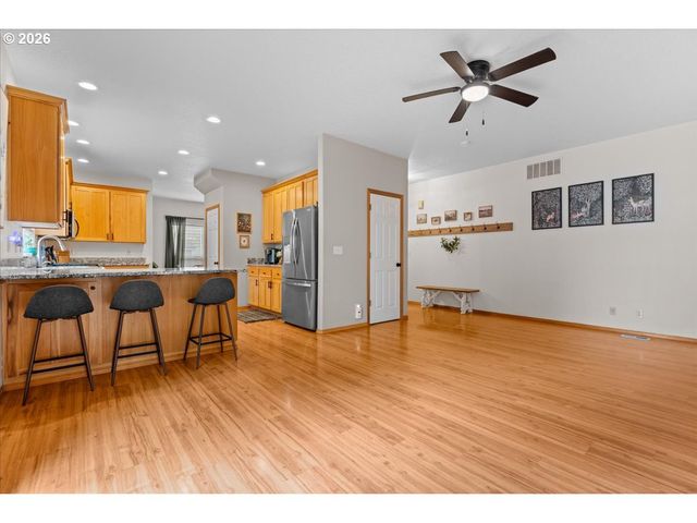 3121 N KNOLL Dr, Newberg, OR 97132