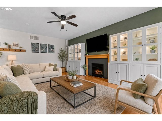 3121 N KNOLL Dr, Newberg, OR 97132