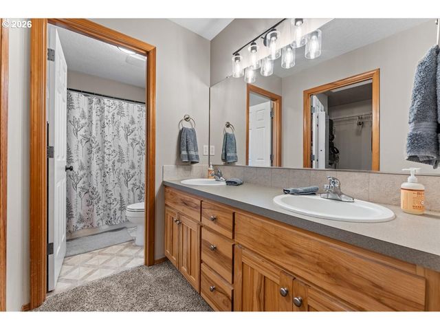3121 N KNOLL Dr, Newberg, OR 97132