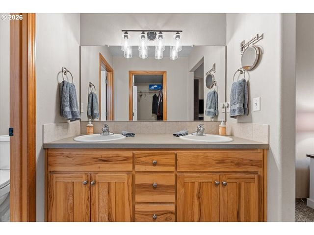 3121 N KNOLL Dr, Newberg, OR 97132