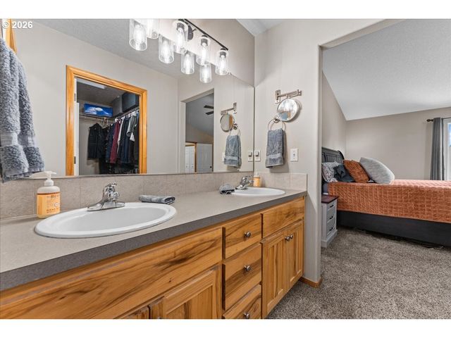 3121 N KNOLL Dr, Newberg, OR 97132
