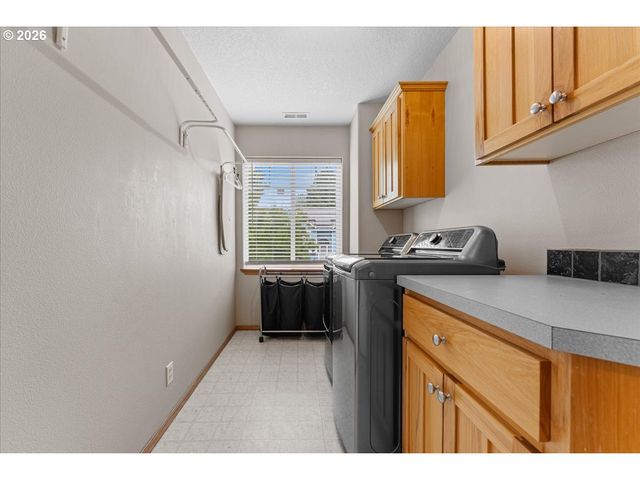 3121 N KNOLL Dr, Newberg, OR 97132
