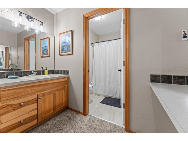 3121 N KNOLL Dr, Newberg, OR 97132
