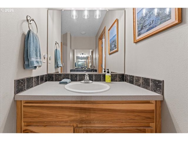 3121 N KNOLL Dr, Newberg, OR 97132