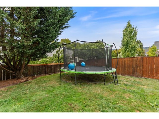 3121 N KNOLL Dr, Newberg, OR 97132