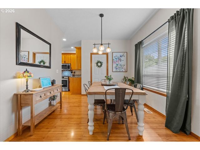 3121 N KNOLL Dr, Newberg, OR 97132