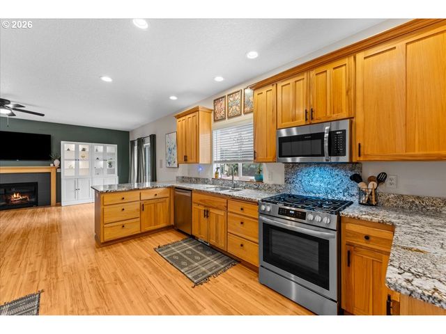 3121 N KNOLL Dr, Newberg, OR 97132