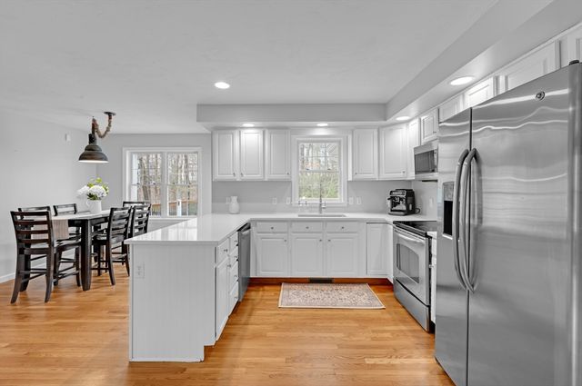 24 Evergreen Ln, Sturbridge, MA 01518