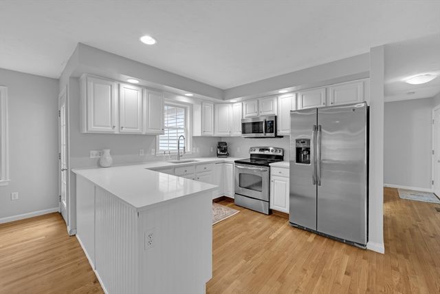 24 Evergreen Ln, Sturbridge, MA 01518