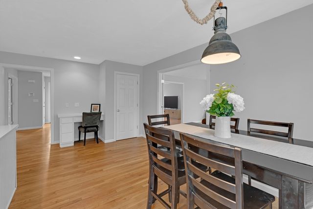 24 Evergreen Ln, Sturbridge, MA 01518