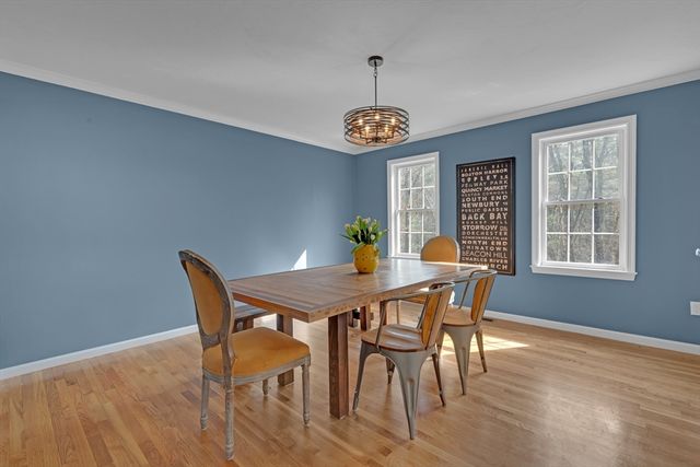 24 Evergreen Ln, Sturbridge, MA 01518