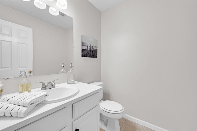 24 Evergreen Ln, Sturbridge, MA 01518