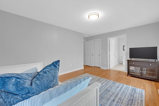 24 Evergreen Ln, Sturbridge, MA 01518