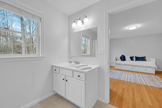 24 Evergreen Ln, Sturbridge, MA 01518