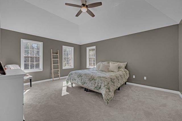 24 Evergreen Ln, Sturbridge, MA 01518