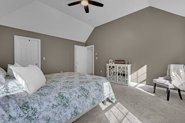 24 Evergreen Ln, Sturbridge, MA 01518