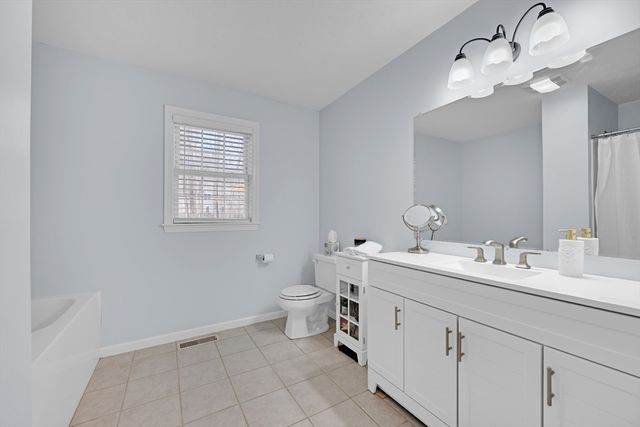 24 Evergreen Ln, Sturbridge, MA 01518