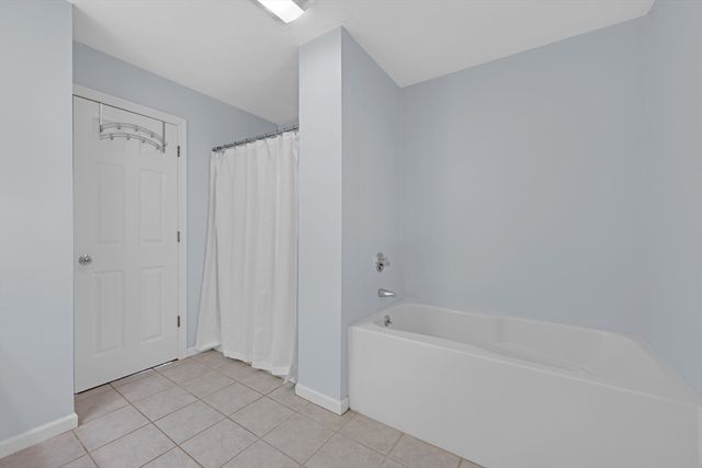 24 Evergreen Ln, Sturbridge, MA 01518