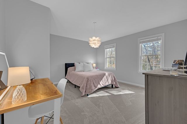 24 Evergreen Ln, Sturbridge, MA 01518