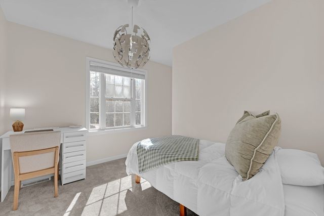 24 Evergreen Ln, Sturbridge, MA 01518