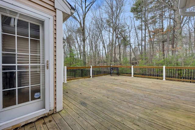 24 Evergreen Ln, Sturbridge, MA 01518