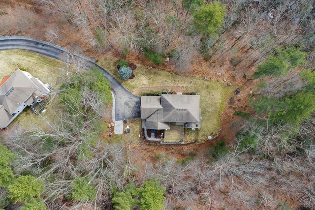24 Evergreen Ln, Sturbridge, MA 01518