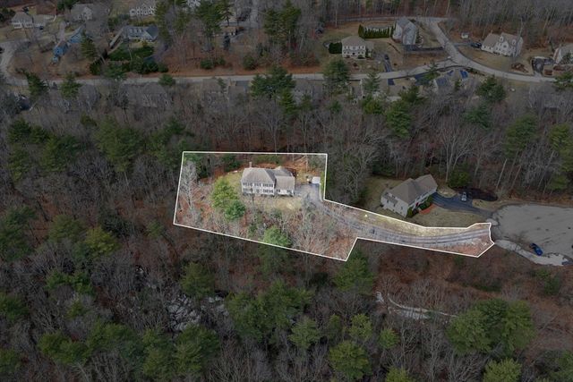 24 Evergreen Ln, Sturbridge, MA 01518