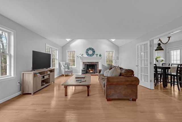 24 Evergreen Ln, Sturbridge, MA 01518