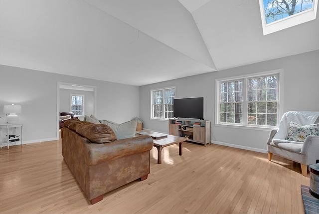 24 Evergreen Ln, Sturbridge, MA 01518