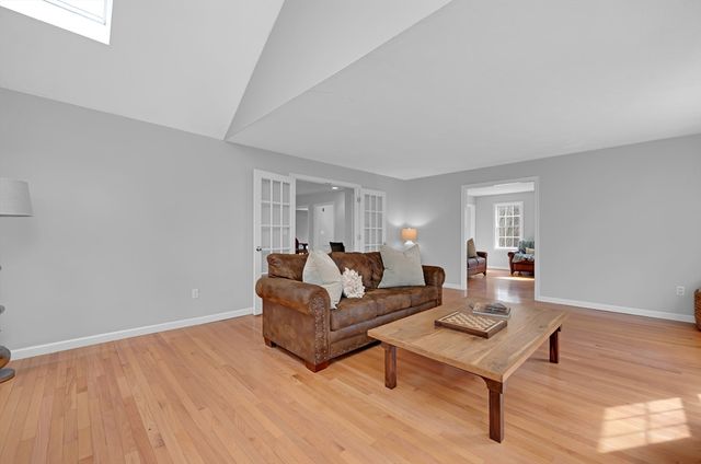 24 Evergreen Ln, Sturbridge, MA 01518