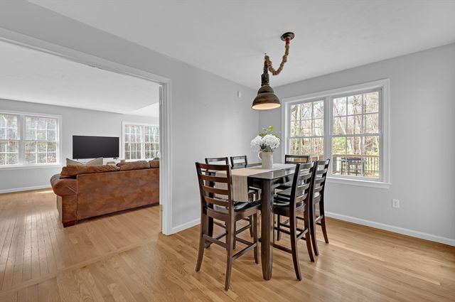 24 Evergreen Ln, Sturbridge, MA 01518