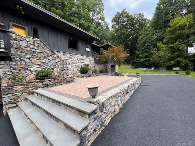 16 Briar Hill Road, Hopewell Junction, NY 12533
