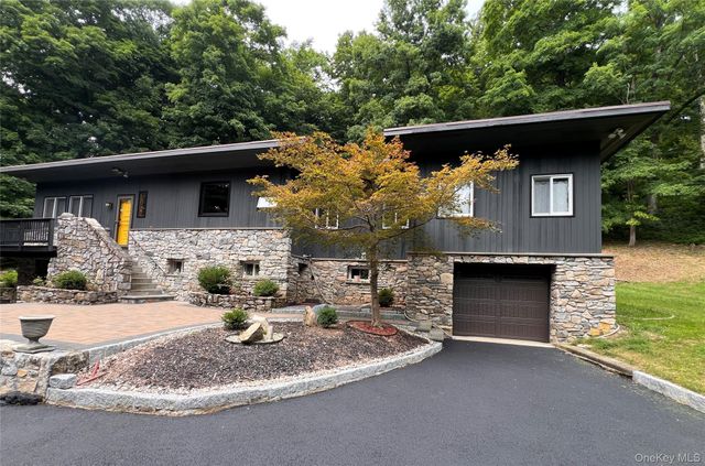 16 Briar Hill Road, Hopewell Junction, NY 12533