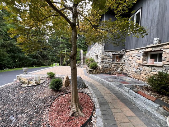 16 Briar Hill Road, Hopewell Junction, NY 12533