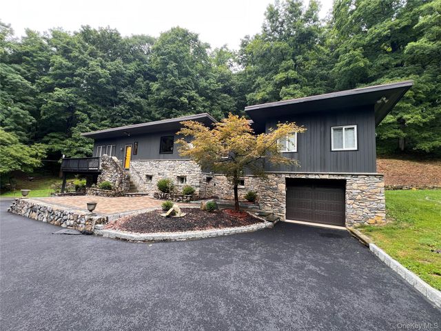 16 Briar Hill Road, Hopewell Junction, NY 12533