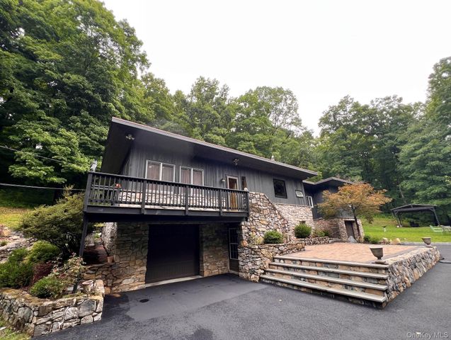 16 Briar Hill Road, Hopewell Junction, NY 12533