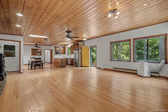 16 Briar Hill Road, Hopewell Junction, NY 12533