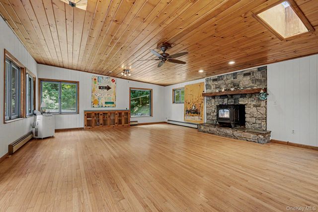 16 Briar Hill Road, Hopewell Junction, NY 12533