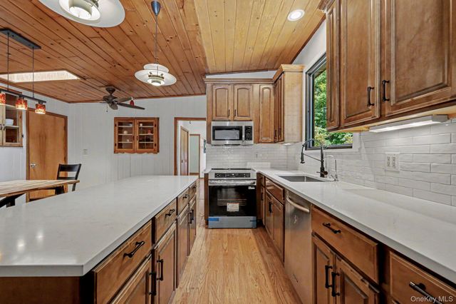 16 Briar Hill Road, Hopewell Junction, NY 12533