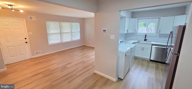 4 LOGAN CT, Sicklerville, NJ 08081