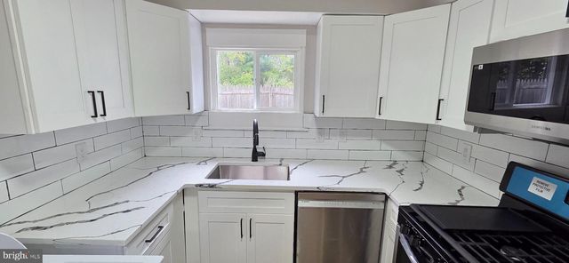 4 LOGAN CT, Sicklerville, NJ 08081