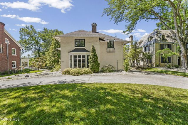 3537 Brookside Road, Ottawa Hills, OH 43606