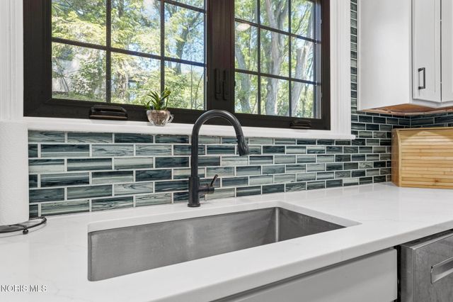 3537 Brookside Road, Ottawa Hills, OH 43606