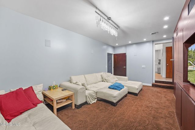 3537 Brookside Road, Ottawa Hills, OH 43606