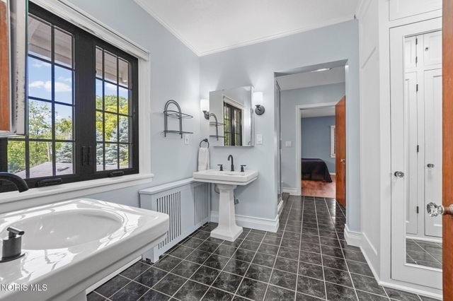 3537 Brookside Road, Ottawa Hills, OH 43606