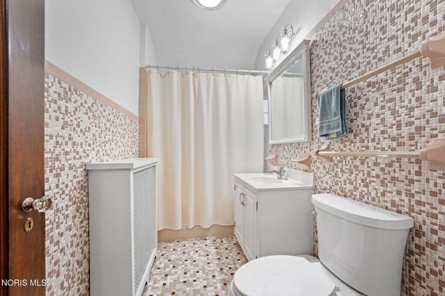 3537 Brookside Road, Ottawa Hills, OH 43606