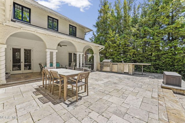 3537 Brookside Road, Ottawa Hills, OH 43606
