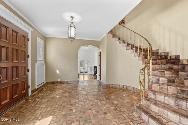 3537 Brookside Road, Ottawa Hills, OH 43606