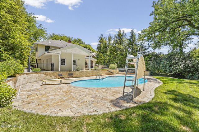 3537 Brookside Road, Ottawa Hills, OH 43606