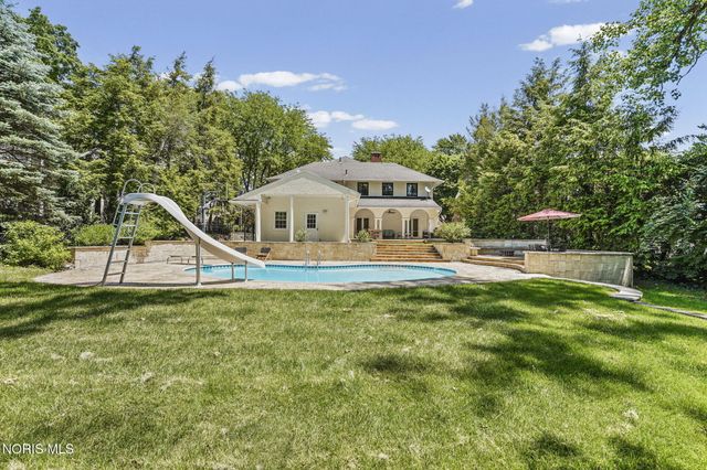 3537 Brookside Road, Ottawa Hills, OH 43606